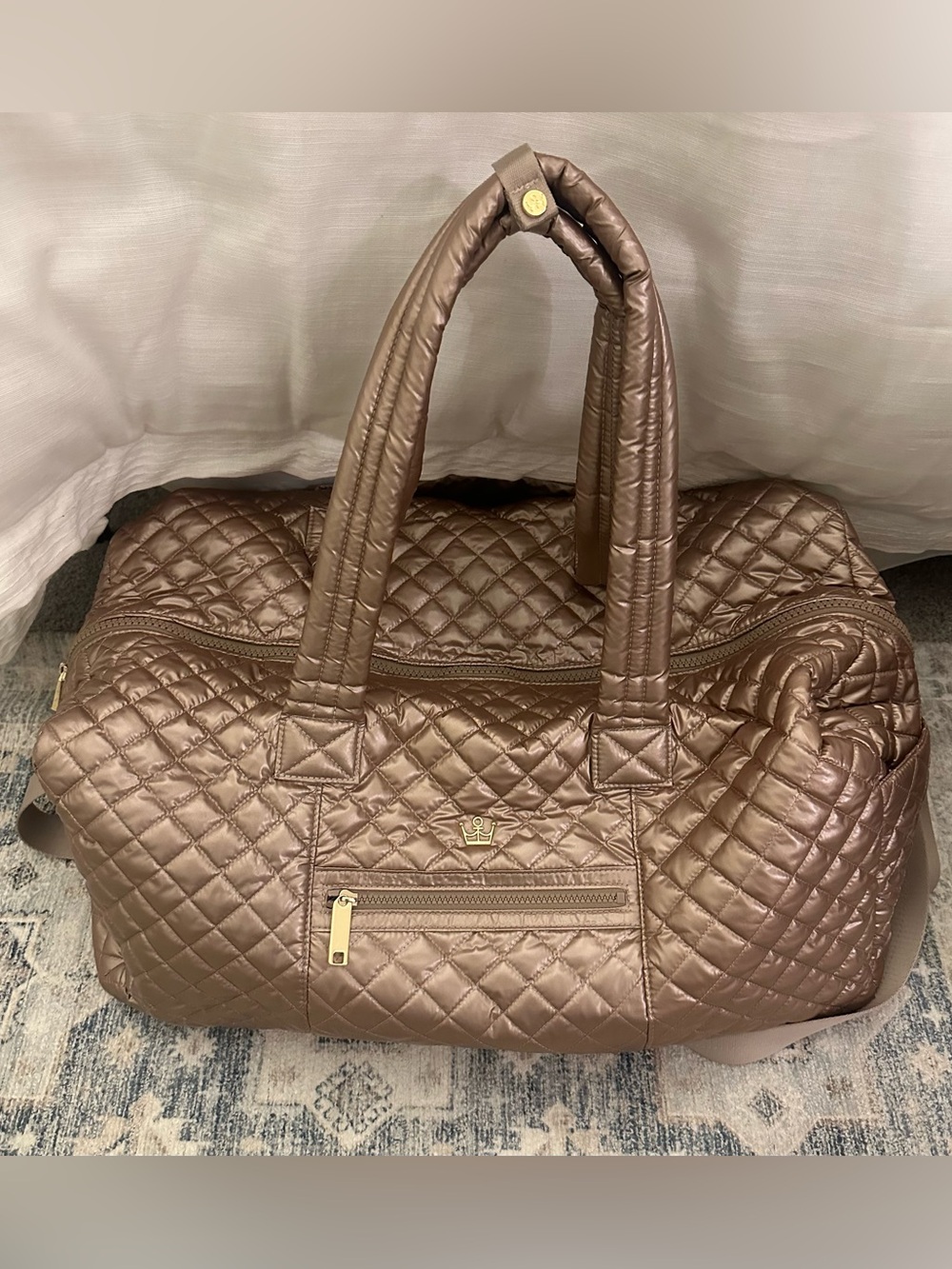Excellent condition! Oliver Thomas Metallic Rose Gold 24+7 Weekender Duffel Bag